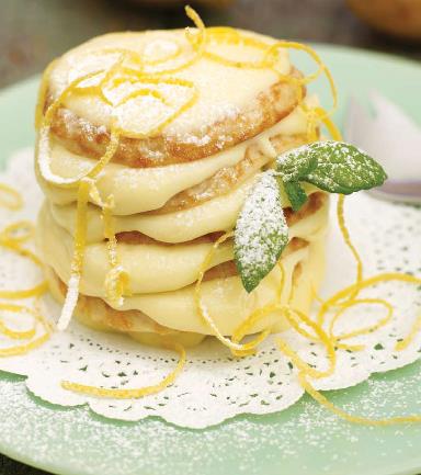 Pancake Tower me krem limoni