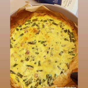 Tarte me pançetë dhe asparagus