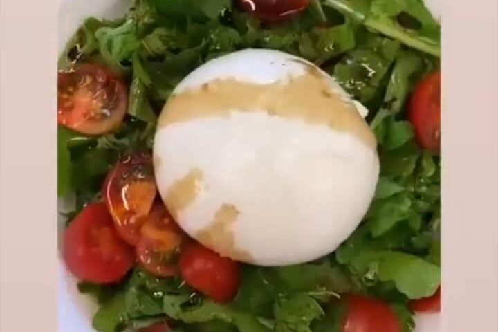 Sallate me rukola dhe burrata